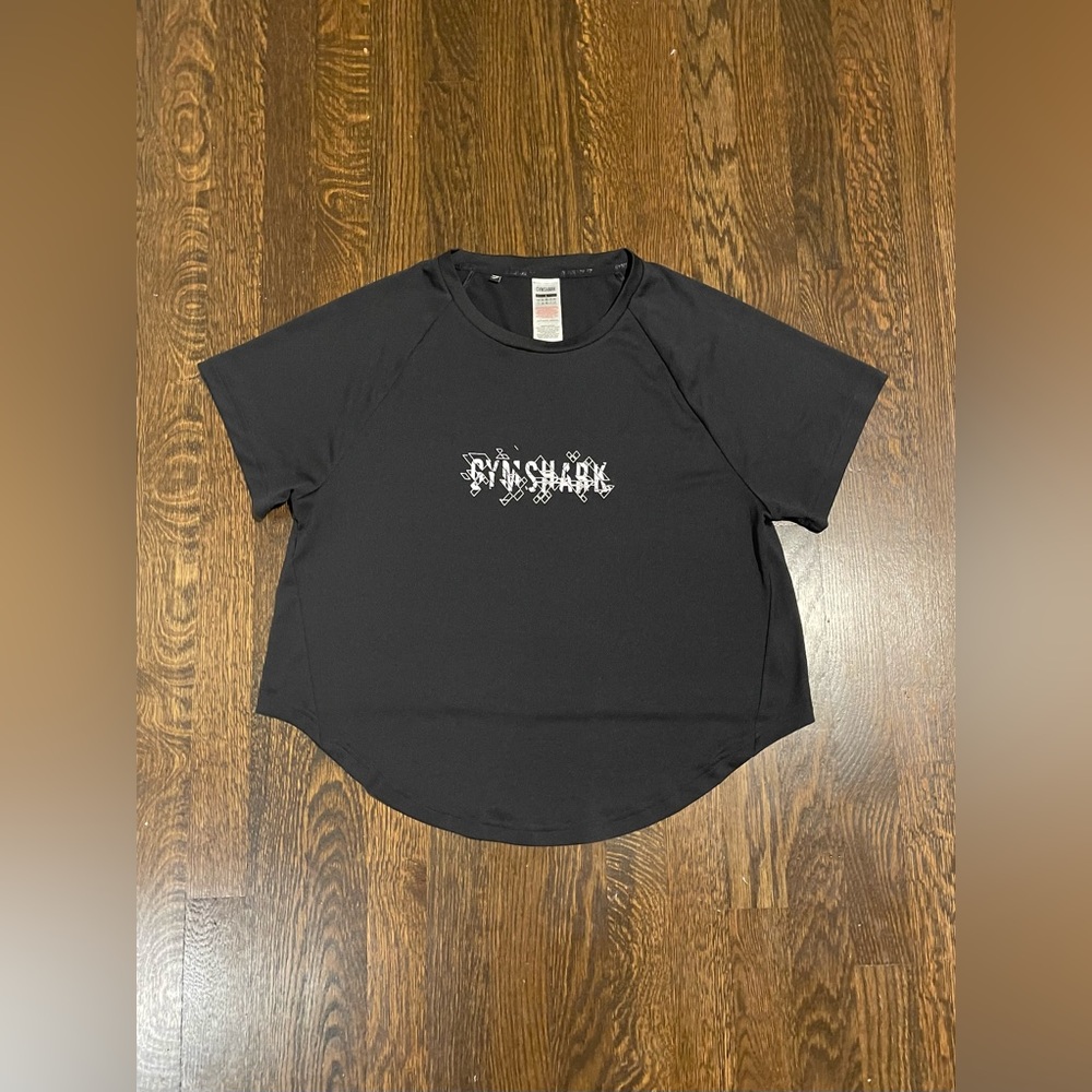 Gymshark- Black workout shirt (L)